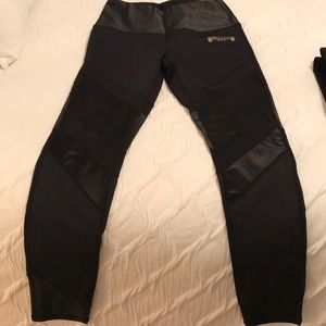 Chestee BarBella box leggings